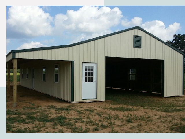 Строительство конюшен в Стрежевом